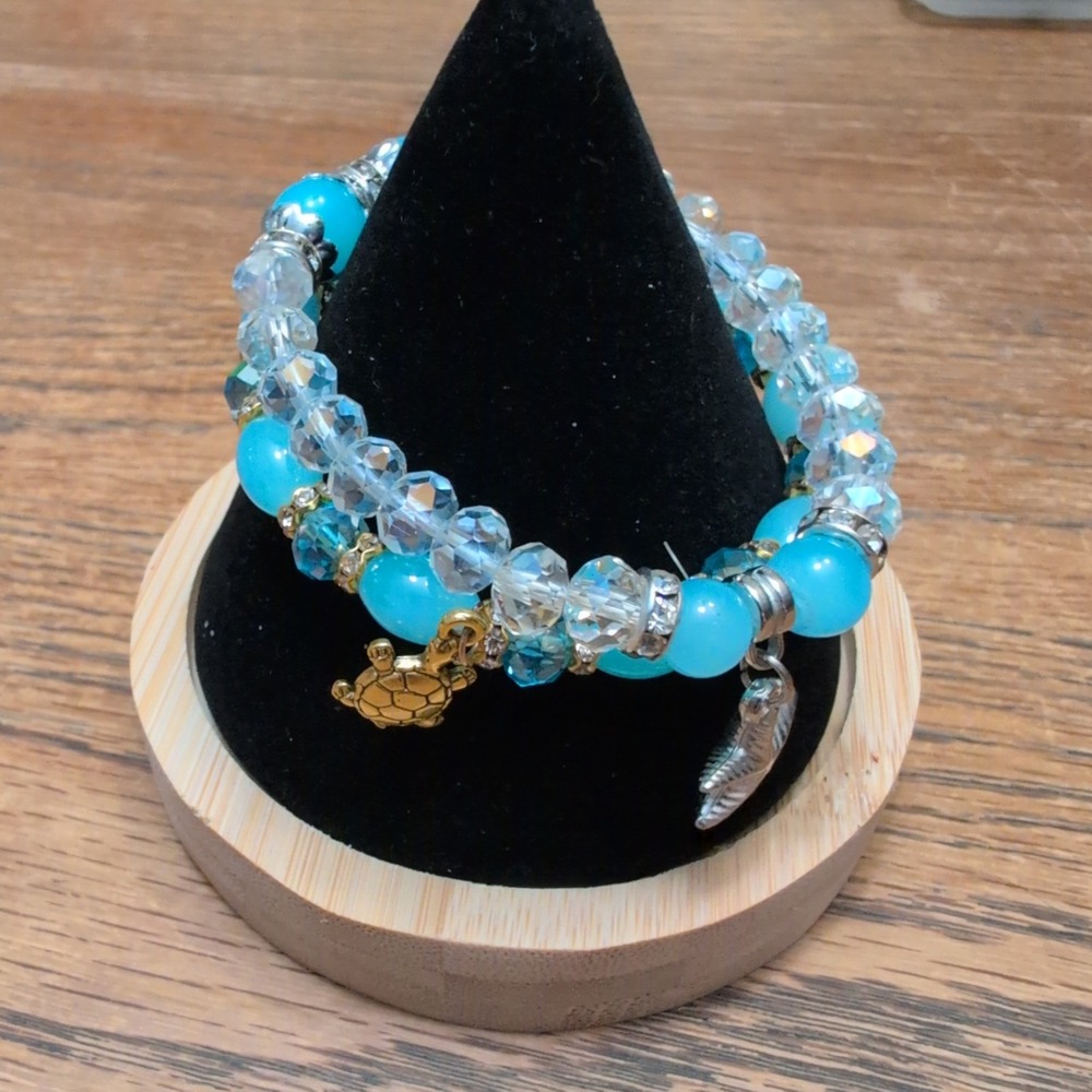 Turquoise Beaded Stretch Bracelet Set Turtle Starfish Charms Blue Clear Gold - Picture 1 of 3